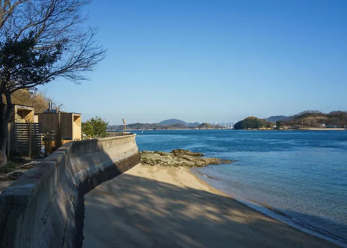 離島-宿navelの学校-三原港から船で14分